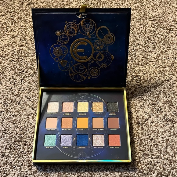 Urban Decay Eternals eyeshadow palette - Picture 8 of 9